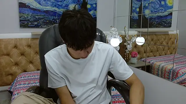 Snapshot of StiwenTwink chatting on December 2025 03:32:02 PM StiwenTwink online show from December 2025 03:32:02 PM