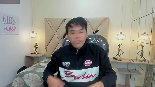 Snapshot of StiwenTwink chatting on December 2025 07:41:02 PM StiwenTwink online show from December 2025 07:41:02 PM