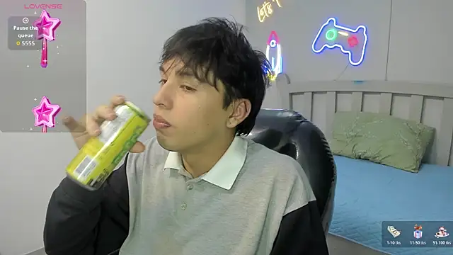 Snapshot of StiwenTwink chatting on December 2025 07:31:02 PM StiwenTwink online show from December 2025 07:31:02 PM