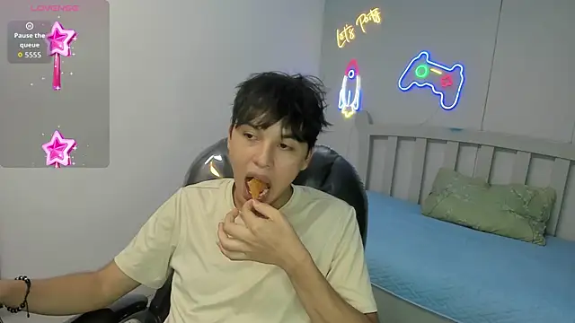 Snapshot of StiwenTwink chatting on December 2025 07:31:01 PM StiwenTwink online show from December 2025 07:31:01 PM