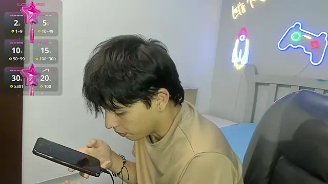 Snapshot of StiwenTwink chatting on December 2025 11:45:02 PM StiwenTwink online show from December 2025 11:45:02 PM