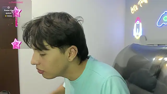 Snapshot of StiwenTwink chatting on January 2026 08:32:01 PM StiwenTwink online show from January 2026 08:32:01 PM