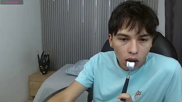 Snapshot of StiwenTwink chatting on March 2026 12:08:01 PM StiwenTwink online show from March 2026 12:08:01 PM