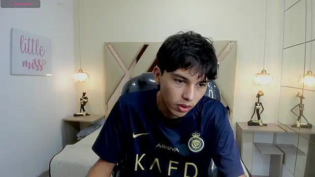 Snapshot of StiwenTwink chatting on March 2026 04:21:01 PM StiwenTwink online show from March 2026 04:21:01 PM