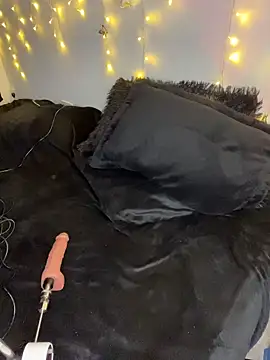 Snapshot of SaraMistick chatting on March 2026 11:04:01 AM SaraMistick online show from March 2026 11:04:01 AM