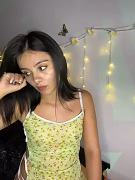 Snapshot of SaraMistick chatting on March 2026 11:00:01 AM SaraMistick online show from March 2026 11:00:01 AM