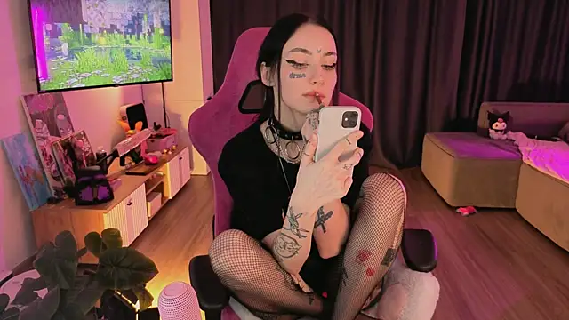 awwkira online show from October 2025 01:13:01 AM