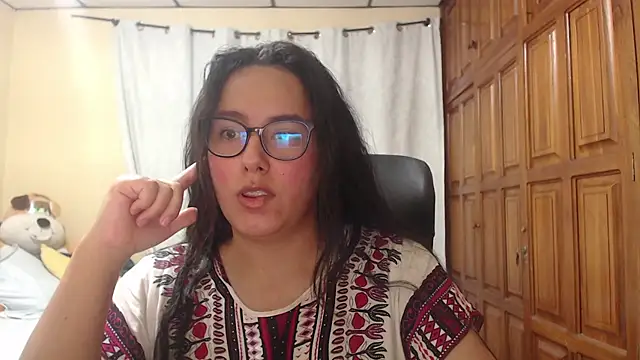 Snapshot of Venus_cat_ chatting on April 2026 03:37:01 AM Venus cat online show from April 2026 03:37:01 AM