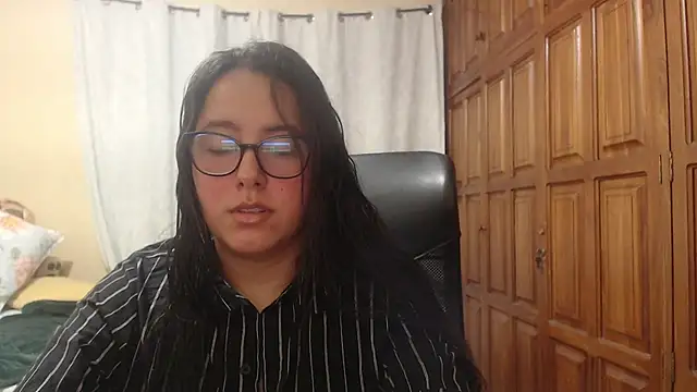 Snapshot of Venus_cat_ chatting on April 2026 02:42:01 AM Venus cat online show from April 2026 02:42:01 AM