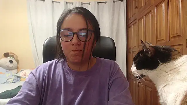 Snapshot of Venus_cat_ chatting on April 2026 02:22:02 AM Venus cat online show from April 2026 02:22:02 AM