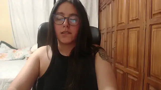 Snapshot of Venus_cat_ chatting on April 2026 03:09:02 AM Venus cat online show from April 2026 03:09:02 AM