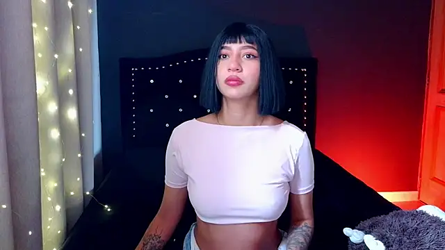 Snapshot of emma_web_ chatting on April 2026 01:11:01 PM emma web online show from April 2026 01:11:01 PM