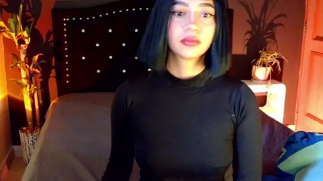 Snapshot of emma_web_ chatting on April 2026 12:25:02 PM emma web online show from April 2026 12:25:02 PM