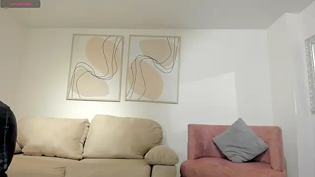 EmilyJohnsonX1 online show from December 2025 08:25:01 PM