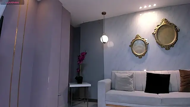 EmilyJohnsonX1 online show from December 2025 01:29:02 PM