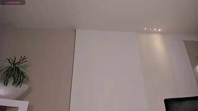 EmilyJohnsonX1 online show from December 2025 12:01:02 PM