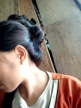 -Lauren- online show from October 2025 05:16:01 AM