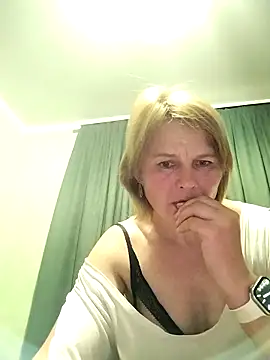 Snapshot of Masha412111 chatting on April 2026 09:32:02 PM Masha412111 online show from April 2026 09:32:02 PM