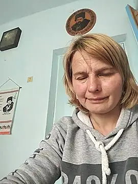 Snapshot of Masha412111 chatting on May 2026 08:42:02 AM Masha412111 online show from May 2026 08:42:02 AM