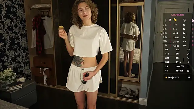 Snapshot of BellaReppert chatting on December 2025 08:52:01 AM BellaReppert online show from December 2025 08:52:01 AM