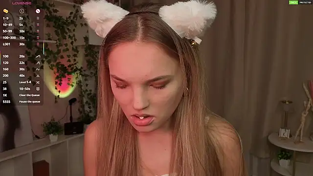 JulieLupo online show from November 2025 06:12:01 AM