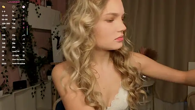 JulieLupo online show from December 2025 06:09:02 AM