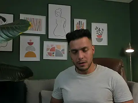 Snapshot of IanCross chatting on November 2025 12:34:02 AM IanCross online show from November 2025 12:34:02 AM