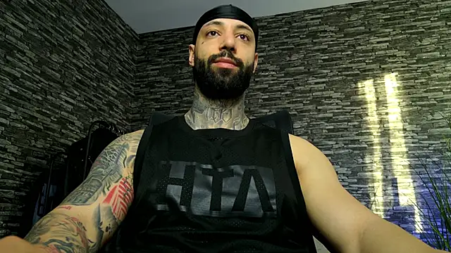 Snapshot of MasculineGuy99 chatting on April 2026 04:46:01 AM MasculineGuy99 online show from April 2026 04:46:01 AM