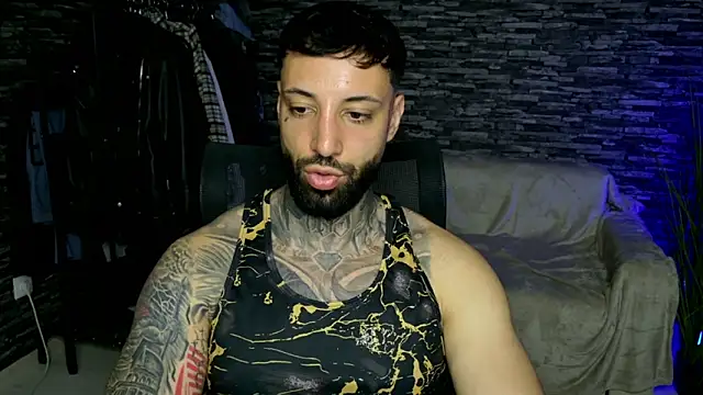 Snapshot of MasculineGuy99 chatting on May 2026 09:33:02 PM MasculineGuy99 online show from May 2026 09:33:02 PM