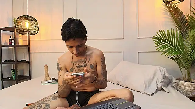 fkenneth macias online show from October 2025 03:51:01 AM