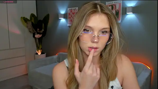 linakorvin online show from December 2025 01:31:02 PM