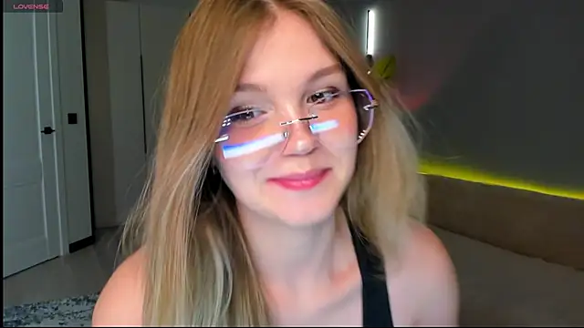 Snapshot of linakorvin chatting on April 2026 01:38:01 PM linakorvin online show from April 2026 01:38:01 PM