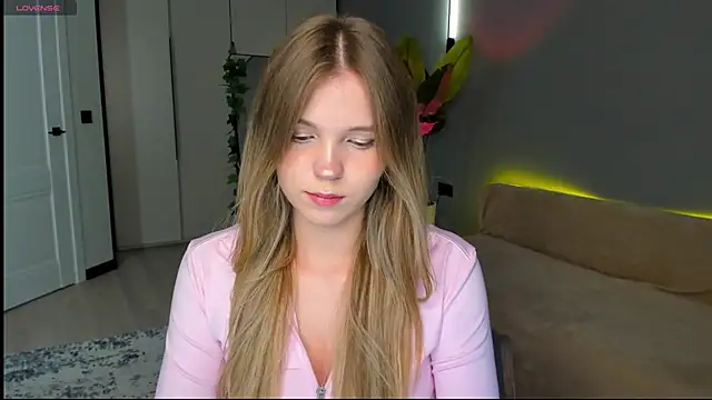 Snapshot of linakorvin chatting on April 2026 01:05:01 PM linakorvin online show from April 2026 01:05:01 PM