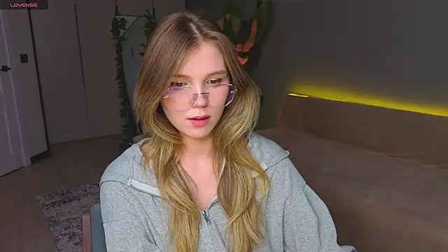 Snapshot of linakorvin chatting on April 2026 01:14:02 PM linakorvin online show from April 2026 01:14:02 PM