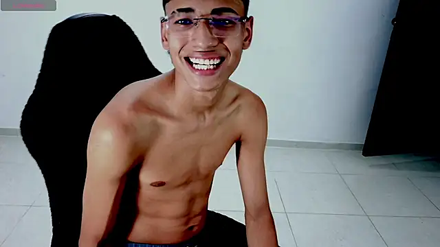 Im david02 online show from April 2026 04:00:02 PM