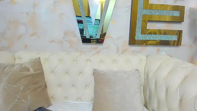 Emilycute18   online show from October 2025 09:26:02 PM