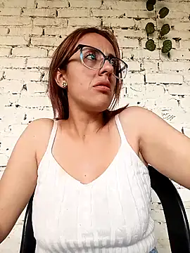 Jade 1-9 online show from November 2025 08:09:01 PM