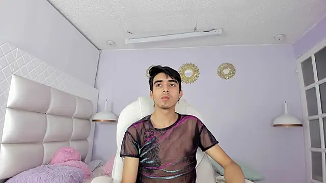 Hottie Guy online show from December 2025 05:43:02 PM