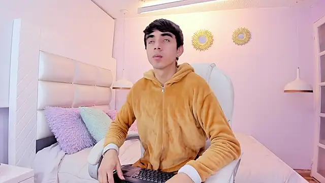 Hottie Guy online show from December 2025 12:09:01 PM