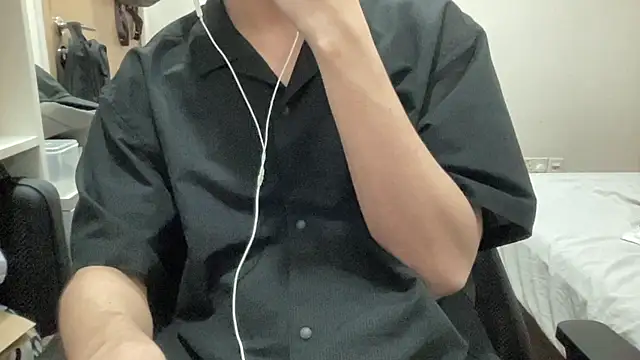 Snapshot of 16hornydog chatting on November 2025 04:03:01 PM 16hornydog online show from November 2025 04:03:01 PM