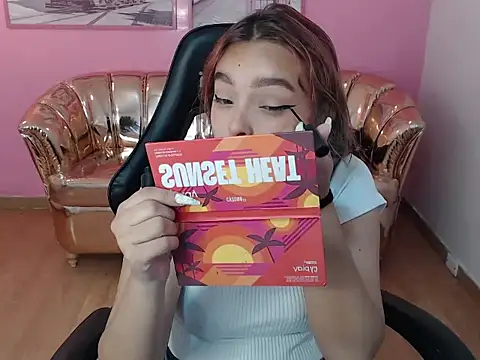 mia foster t online show from October 2025 12:38:02 PM