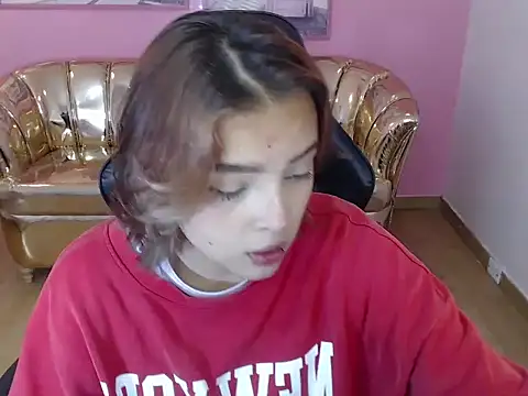 mia foster t online show from October 2025 12:52:02 PM