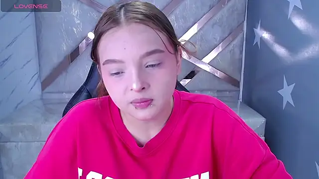 Snapshot of mia_foster_t chatting on May 2026 01:16:01 PM mia foster t online show from May 2026 01:16:01 PM
