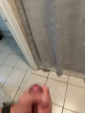 familia0210 online show from October 2025 01:14:01 PM