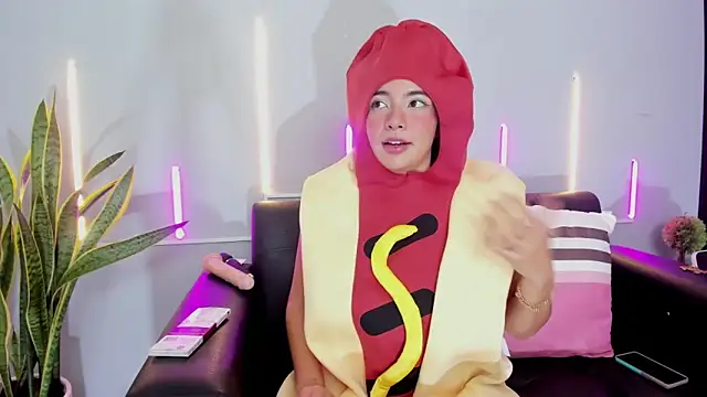 Jules Angel online show from October 2025 01:45:02 PM