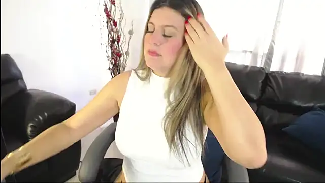 sweet christtydiaz online show from April 2026 10:11:02 PM