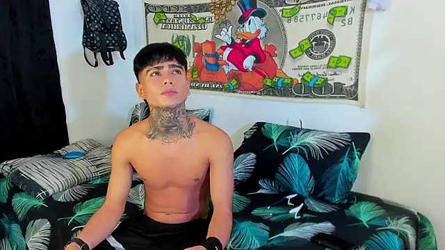 Snapshot of megan_lol chatting on April 2026 12:58:02 AM megan lol online show from April 2026 12:58:02 AM