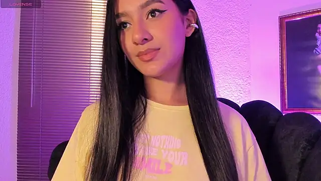 Snapshot of anne_leee chatting on April 2026 01:36:01 AM anne leee online show from April 2026 01:36:01 AM