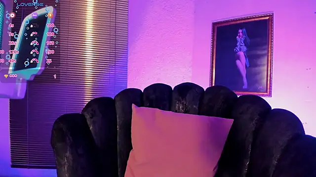 Snapshot of anne_leee chatting on April 2026 12:02:01 AM anne leee online show from April 2026 12:02:01 AM