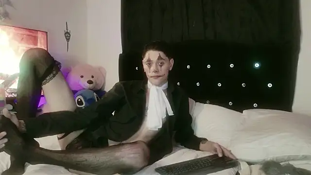 Tyler cat online show from November 2025 12:12:01 AM